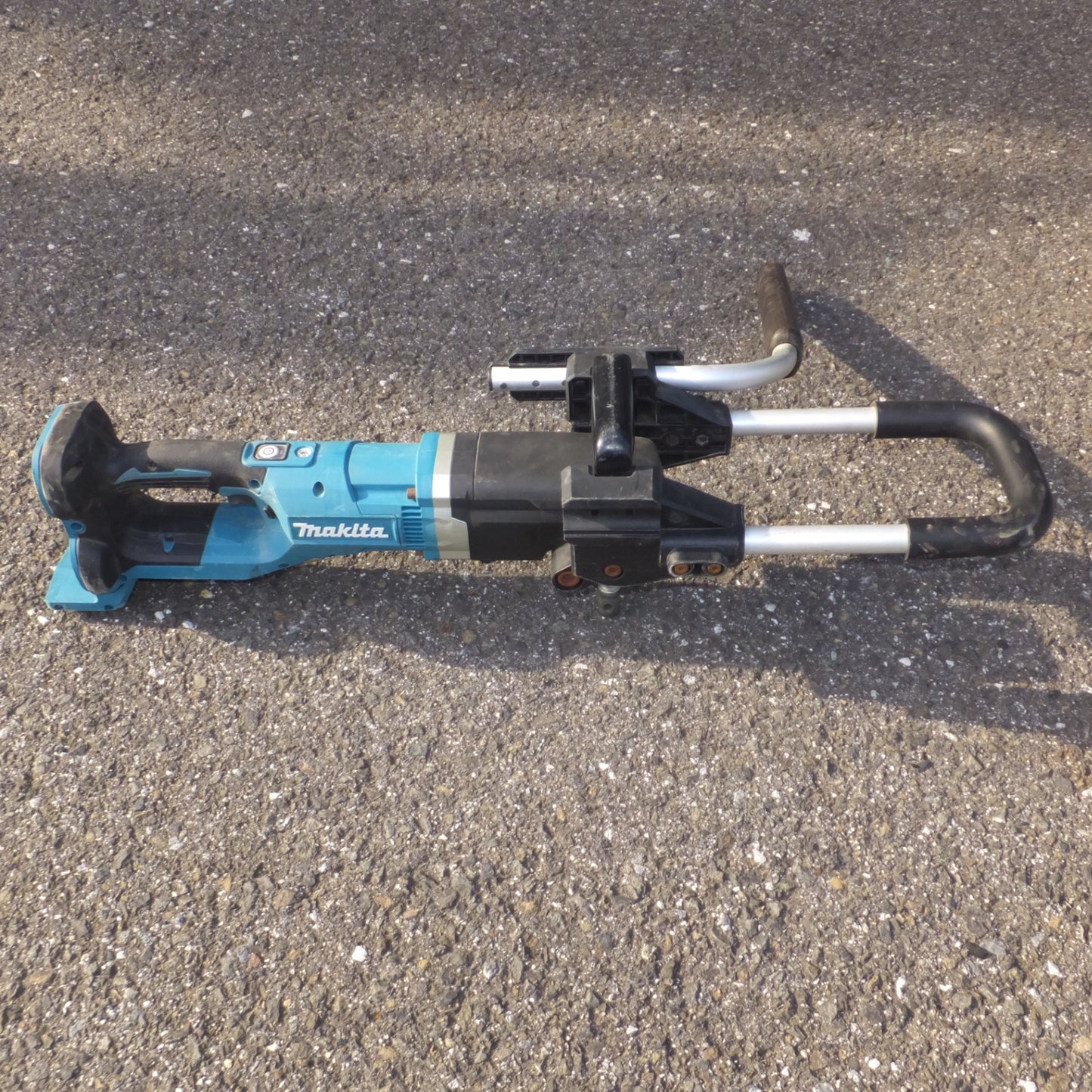 [送料無料] 岐阜発★マキタ makita 充電式アースオーガ DG460D 36V 本体のみ　アースオーガビット 2点 セット★