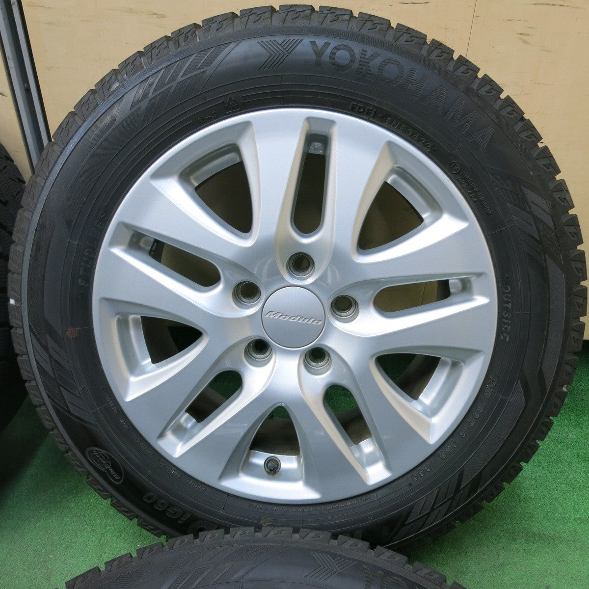 [送料無料] バリ溝！22年！綺麗！9.5分★ホンダ 純正 Modulo オデッセイ ヴェゼル等 215/60R16 スタッドレス ヨコハマ アイスガード iG60 モデューロ PCD114.3/5H★4110810SYス