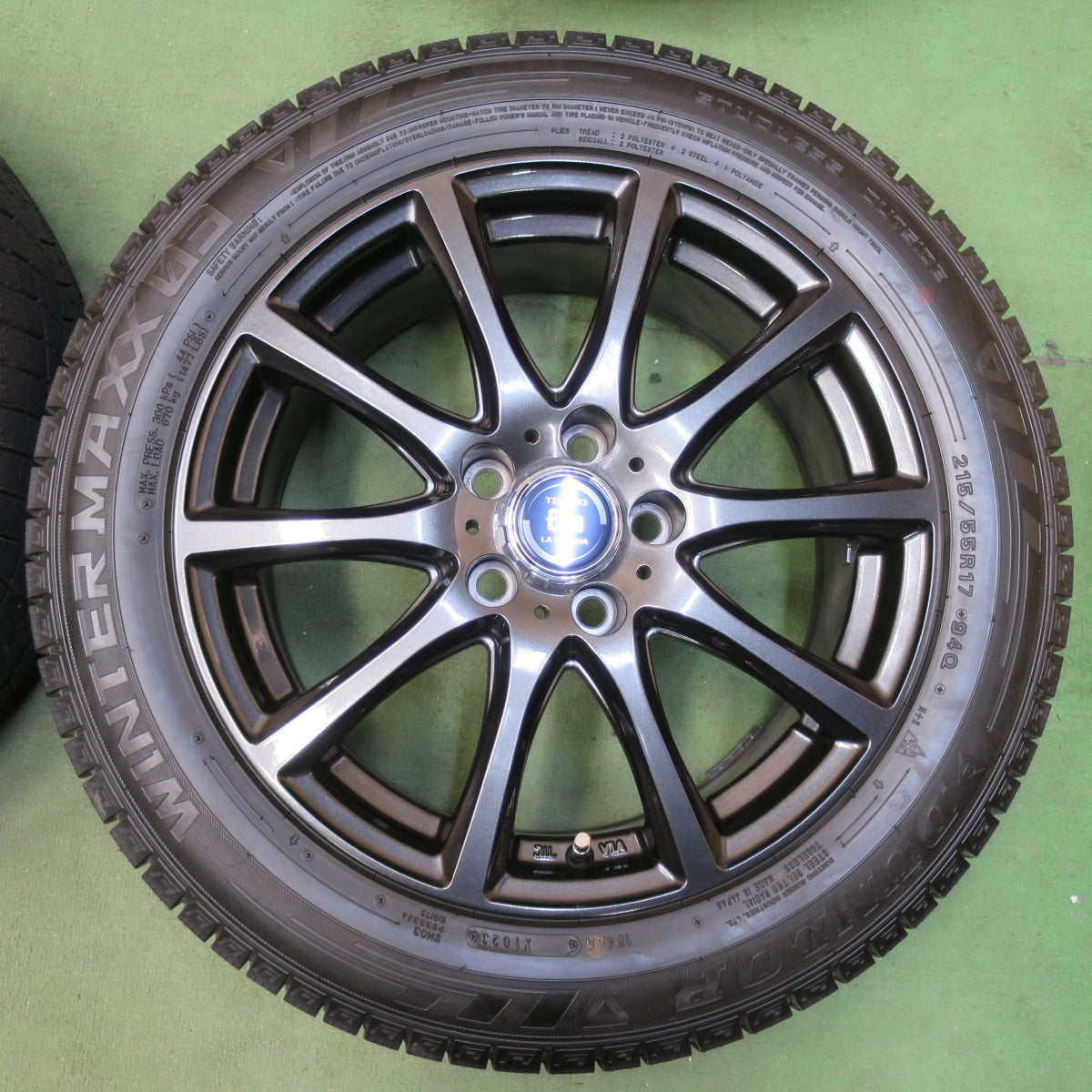 バリ溝！23年！キレイ！9.5分★スタッドレス 215/55R17 ダンロップ ウインターマックス 03 TIRADO Eta LA STRADA ティラード ラストラーダ 17インチ PCD114.3/5H★5111214イス