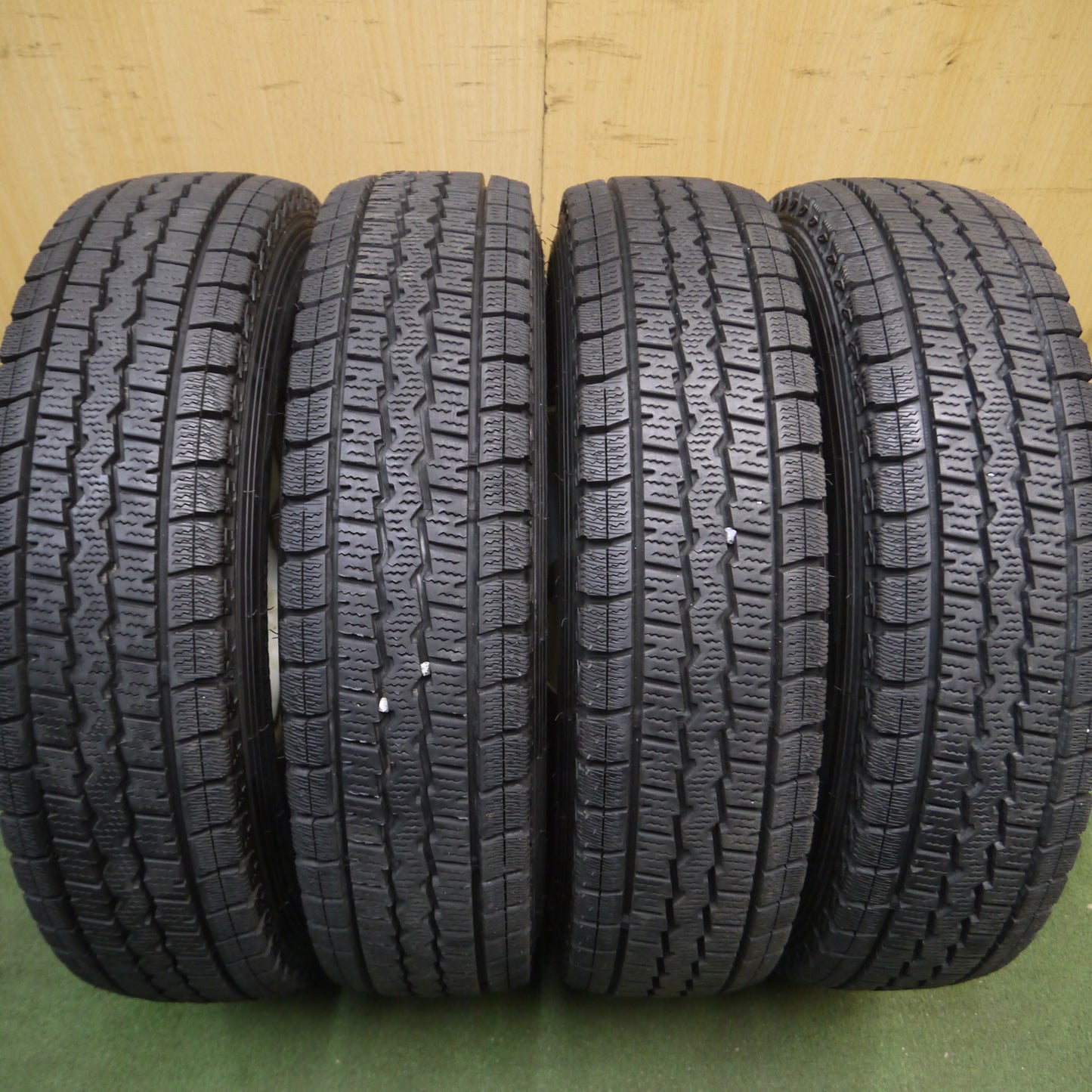 *送料無料*バリ溝！9.5分★バネット ボンゴ 純正 スチール 145R12 6PR スタッドレス ダンロップ SV01 PCD150/4H★4011201Hス