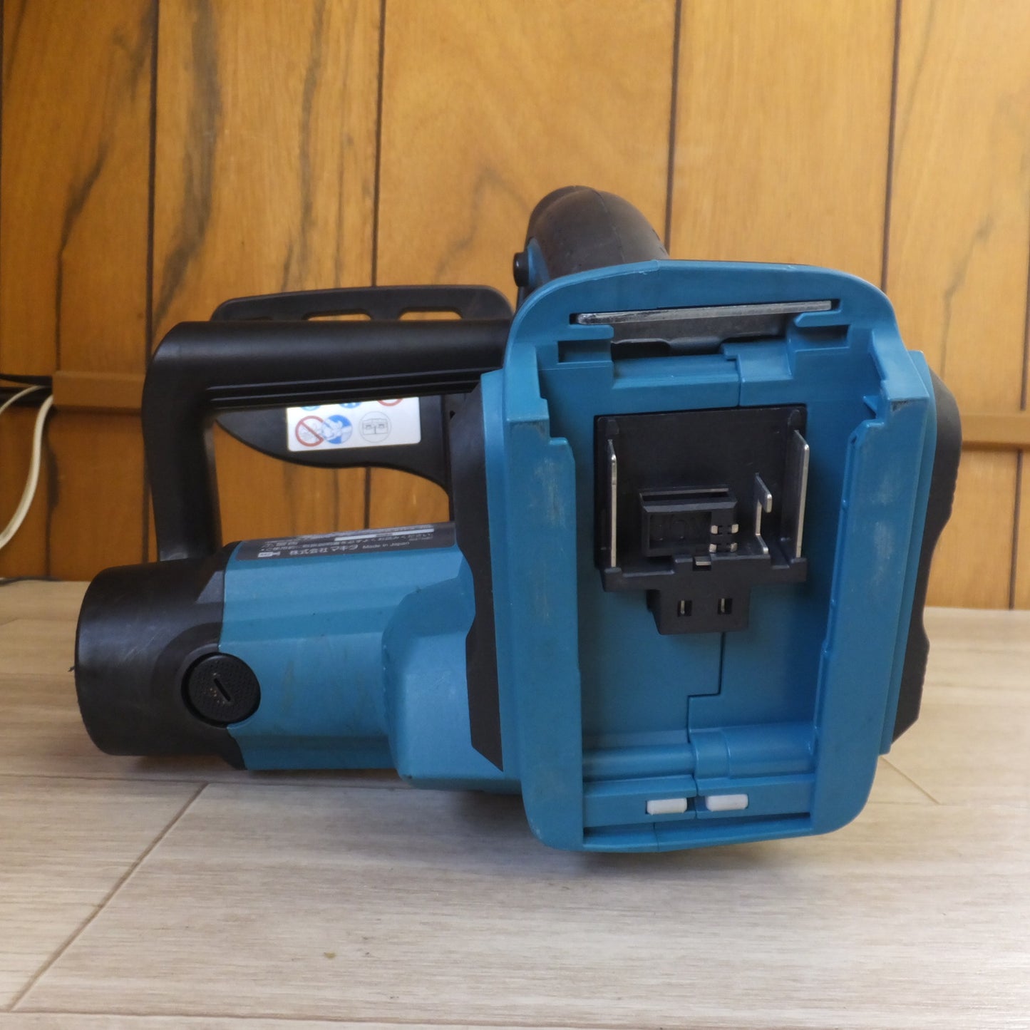 [送料無料] 美品★マキタ makita 250mm 充電式チェンソー MUC250D 36V 本体のみ★