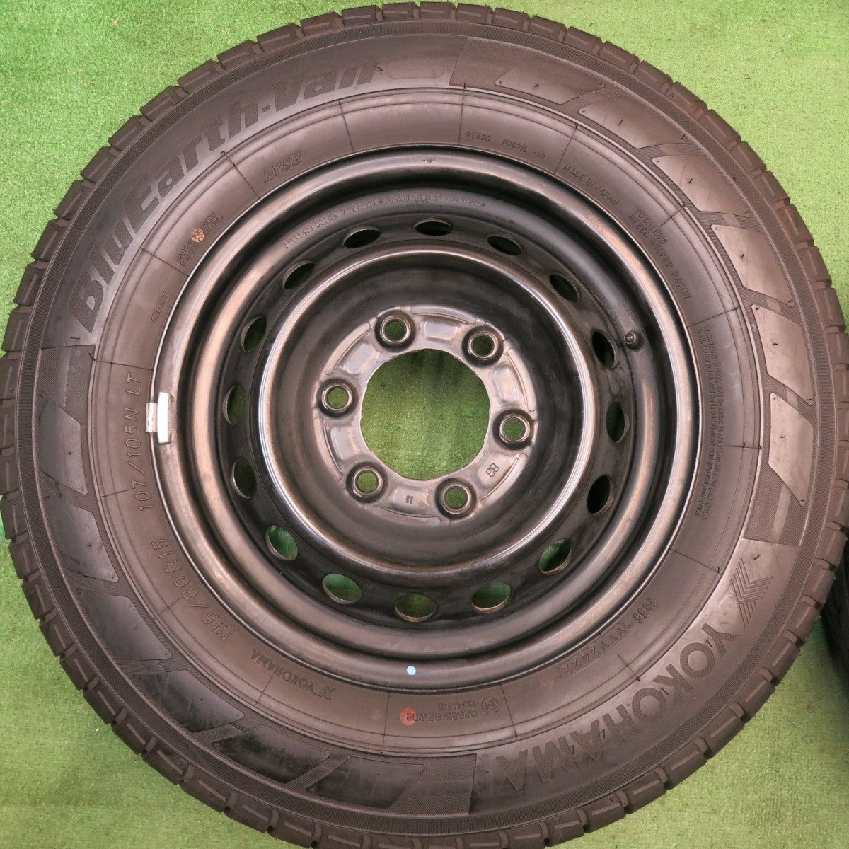 バリ溝！22年！キレイ！9.5分以上◎日産 キャラバン 純正 スチール 195/80R15 107/105N ヨコハマ BluEarth-Van RY55 ブルーアース 15インチ PCD139.7/6H◎6091207HAノ