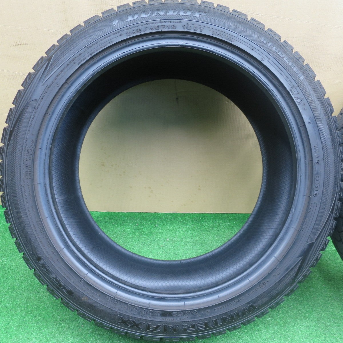 バリ溝！21年！9.5分★スタッドレス 245/45R18 ダンロップ ウインターマックス WM02 タイヤ 18インチ ベンツ W213 Eクラス アウディ A6 等★5121409NKスタ