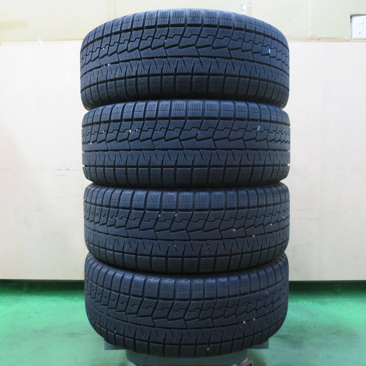 バリ溝！21年！キレイ！9.5分以上★スタッドレス 225/45R18 ヨコハマ アイスガード iG70 GRASS グラス 18インチ PCD114.3/5H★5011303イス