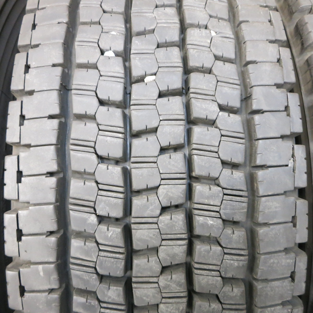 バリ溝！24年！9.5分★トラック タイヤ 245/70R19.5 136/134J スタッドレス ブリヂストン W999 19.5インチ★5053003ナスタ