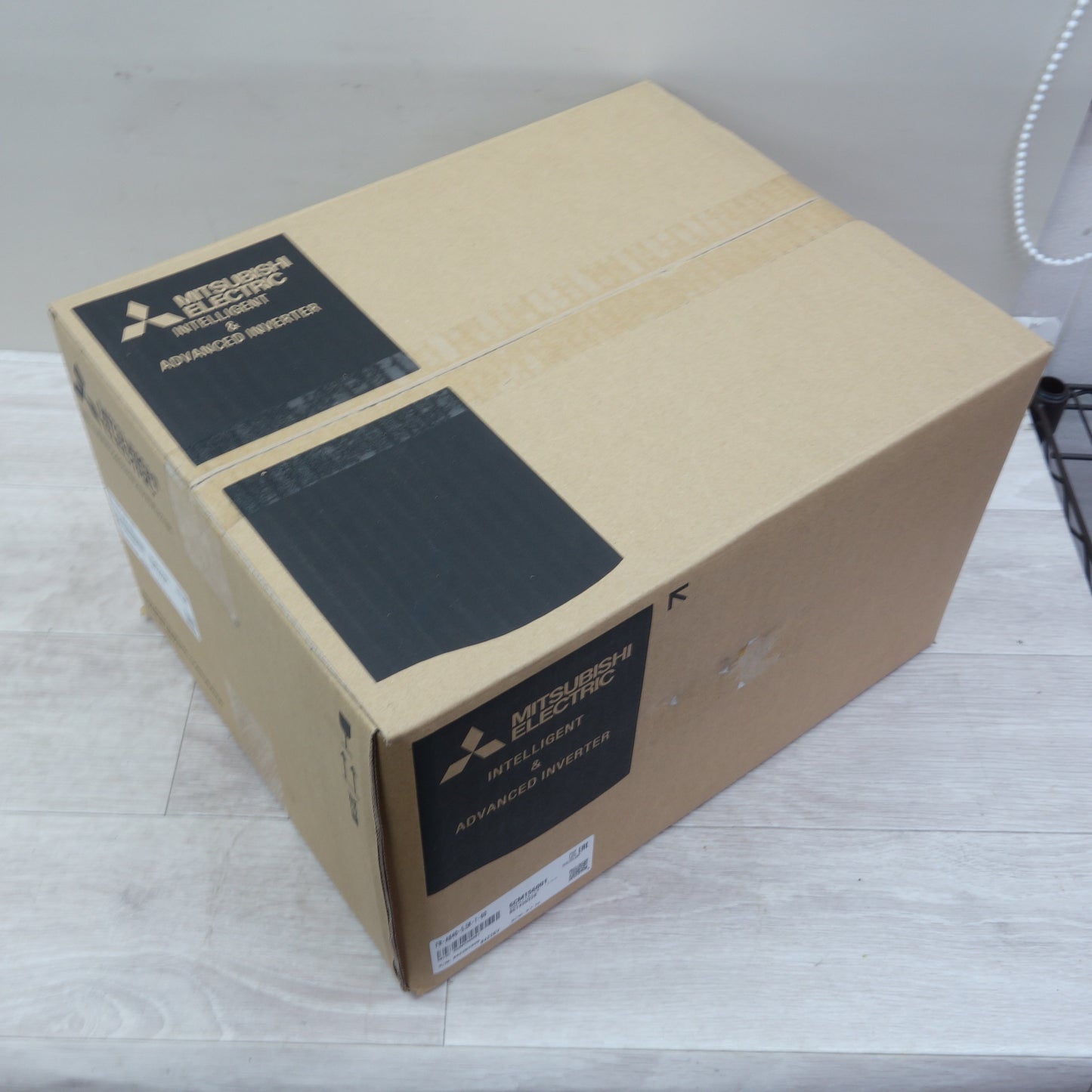 [送料無料] 未使用☆三菱電機 高機能 高性能 インバータ FR-A840-5.5K-1-60 FREQROL-A800シリーズ 三相 400V インバーター☆