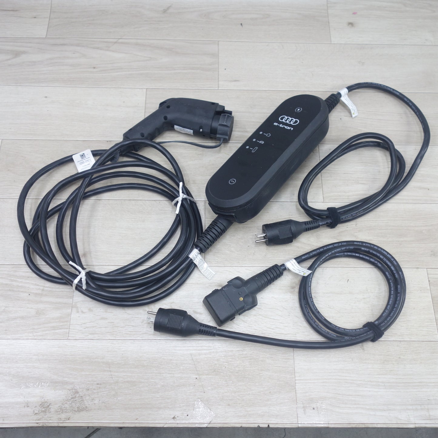 [送料無料] ◆アウディ 純正 電気 自動車 用 充電 装置 ケーブル IC-CPD 3.6kw Type 1 16A Audi universal charger 200V～ ワーゲングループジャパン◆
