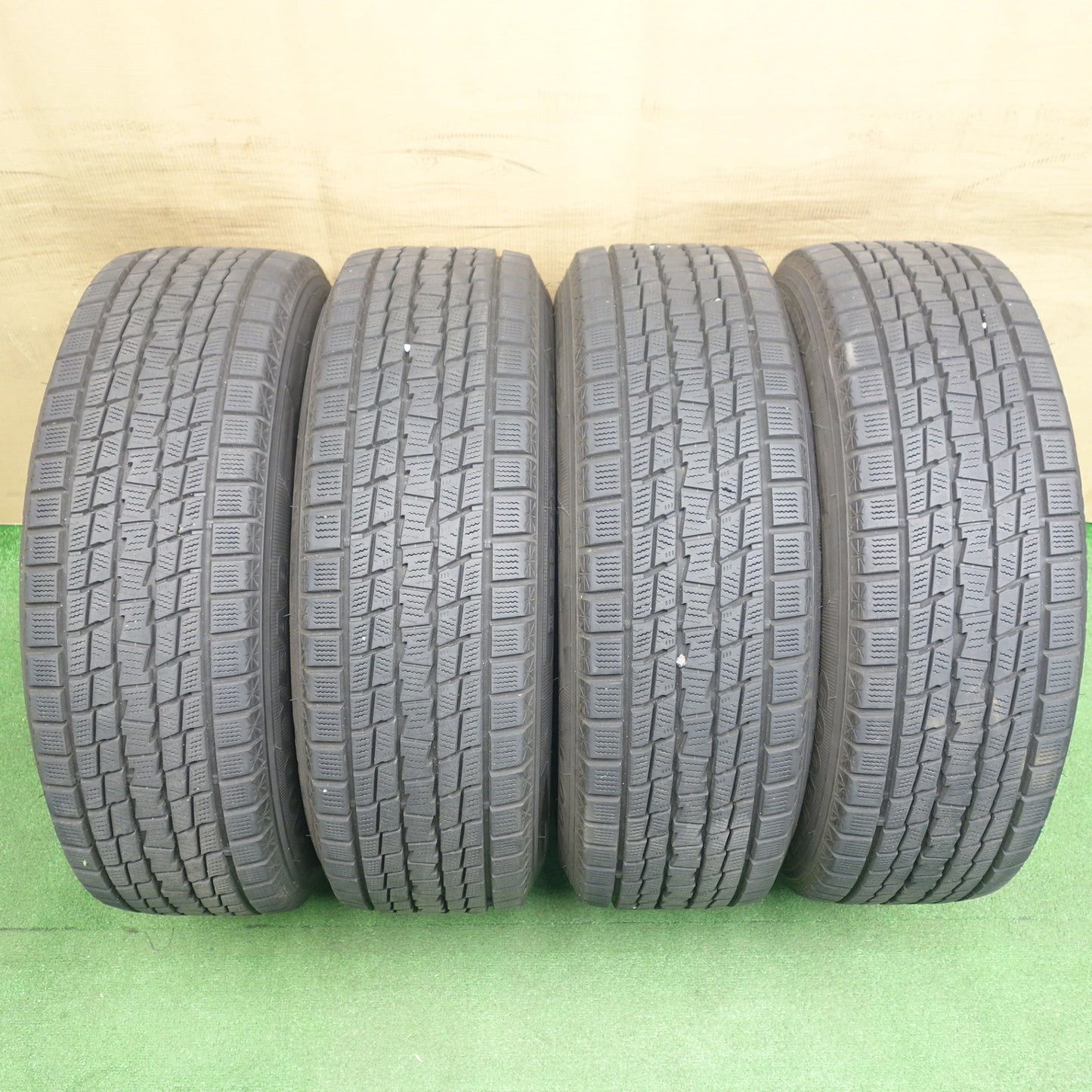 バリ溝！22年！キレイ！9.5分★スタッドレス 225/60R18 グッドイヤー アイスナビ SUV ravrion RS01 ラブリオン 18インチ PCD114.3/5H★6031104KTス