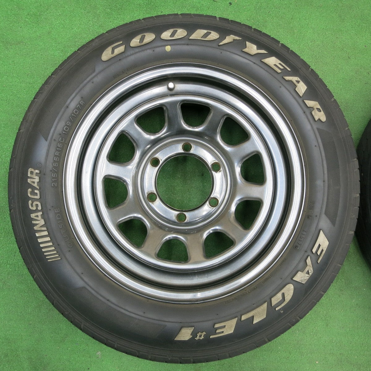 *送料無料* バリ溝！キレイ！8.5分★ハイエース 等 DAYTONA デイトナ 215/65R16C 109/107R グッドイヤー イーグル #1 ホワイトレター 16インチ PCD139.7/6H★4060501ナノ