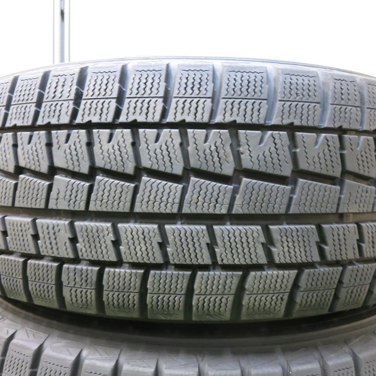 バリ溝！9分★スタッドレス 215/65R16 ダンロップ ウインターマックス WM01 NIRVANA NV ニルバーナ ニルヴァーナ 16インチ PCD114.3/5H★5022802SYス
