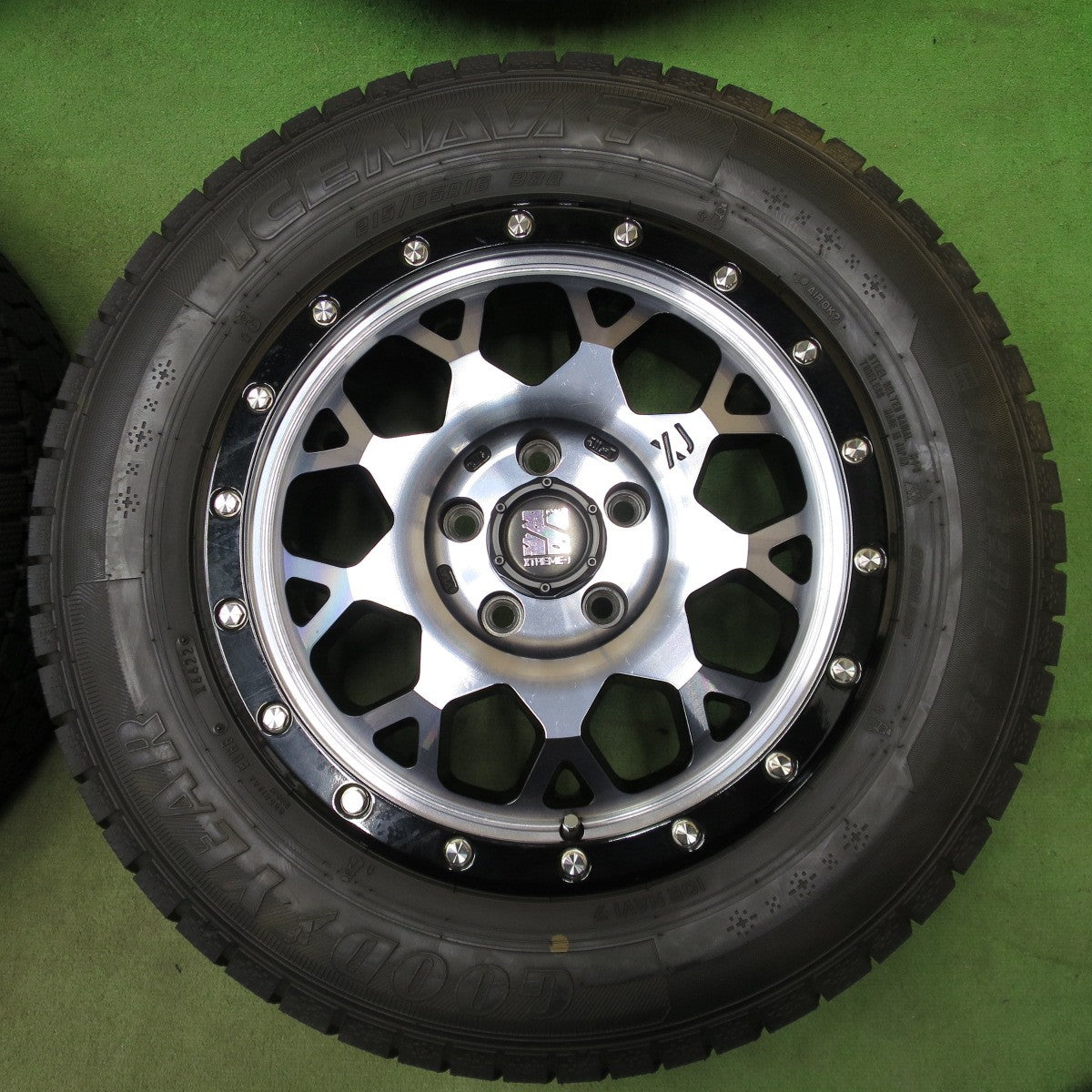 バリ溝！22年！キレイ！9.5分◎XTREME-J XJ 215/65R16 スタッドレス グッドイヤー アイスナビ7 エクストリームJ 16インチ PCD114.3/5H◎6100602NGス
