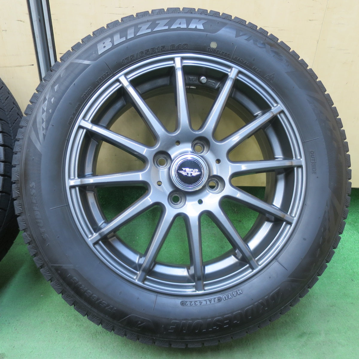 バリ溝！22年！キレイ！9.5分★スタッドレス 175/65R15 ブリヂストン ブリザック VRX3 TEAD テッド 15インチ PCD100/4H★6012007イス