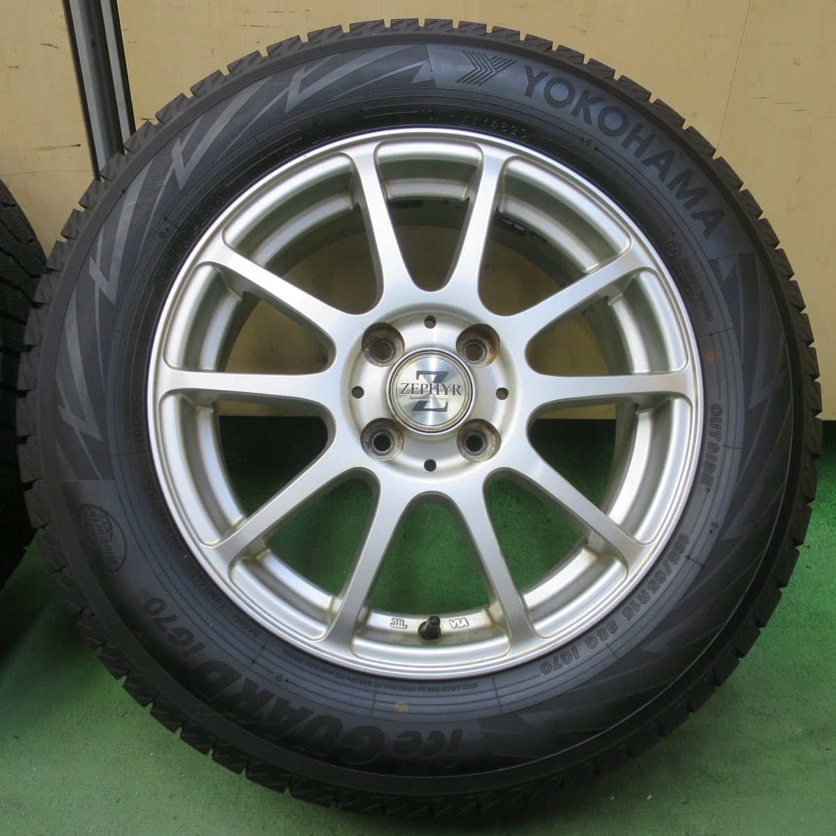 バリ溝！23年！9.5分◎スタッドレス 185/65R15 ヨコハマ アイスガード iG70 ZEPHYR ゼファー 15インチ PCD100/4H◎6062408イス