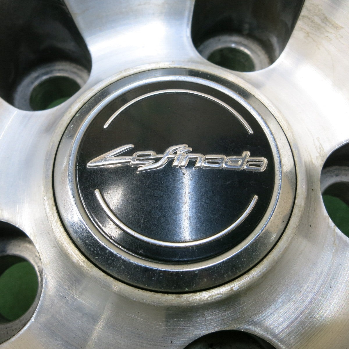 *送料無料* センサー付！バリ溝！8.5分★レクサス GS 等 235/45R18 スタッドレス ブリヂストン ブリザック VRX Lefinada レフィナーダ PCD114.3/5H★4042804イス