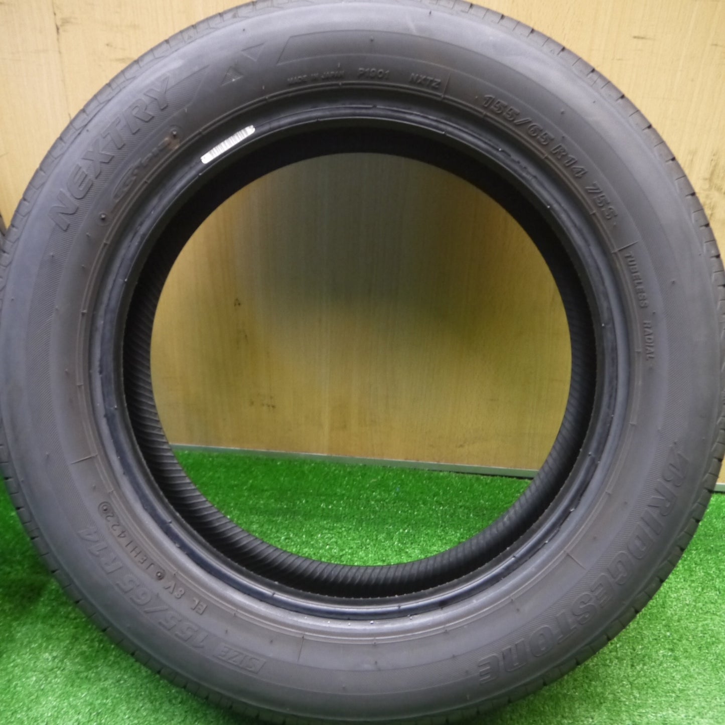 [送料無料] バリ溝！22年！9分★155/65R14 ブリヂストン ネクストリー エコピア タイヤ 14インチ 軽自動車 ワゴンR N-BOX 等★4092411Hノタ