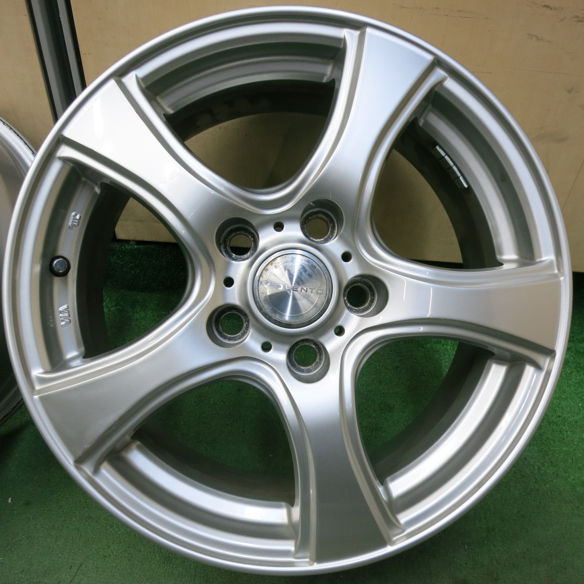 [送料無料] キレイ★VIOLENTO IS ホイール 16インチ ヴィオレント 16×6.5J PCD114.3/5H★5021405SYホ
