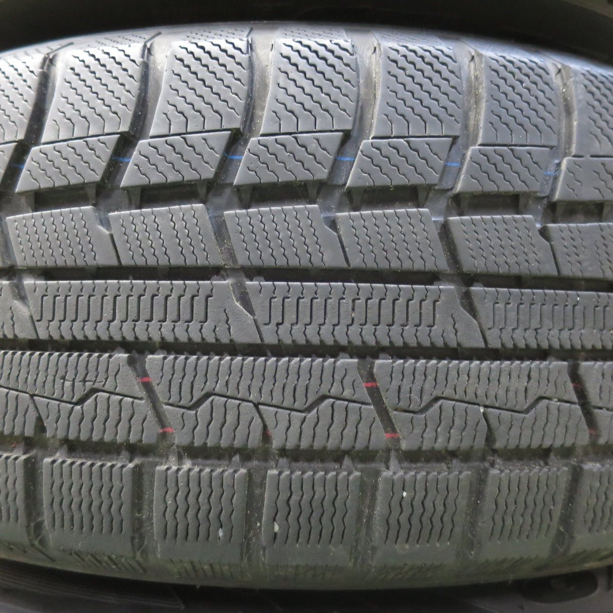 バリ溝！22年！8.5分★RMP 025F MID 225/60R18 スタッドレス トーヨー ウインター トランパス TX ピレリ アイスゼロ アシンメトリコ 18インチ PCD114.3/5H★5100903イス