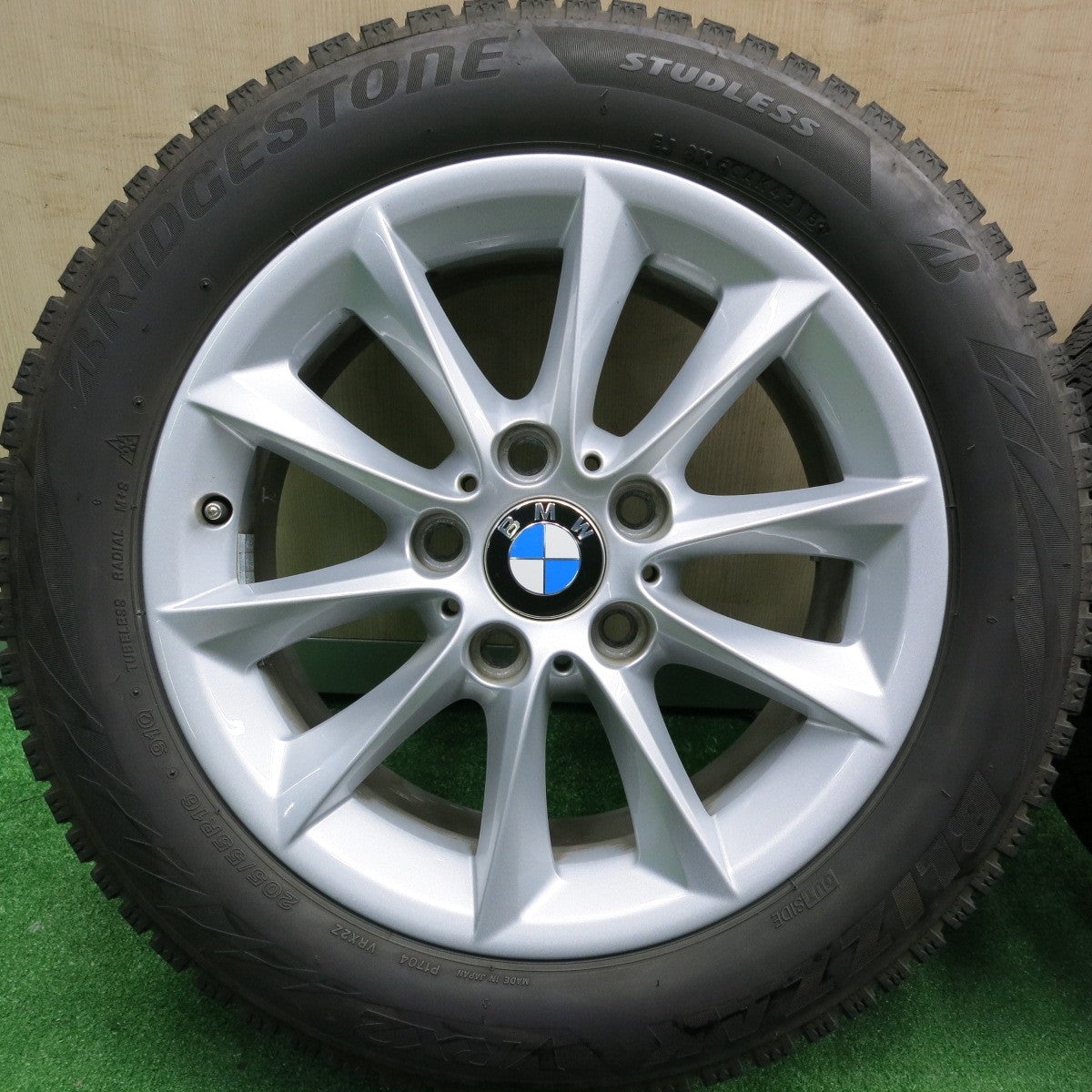 [送料無料] バリ溝！キレイ！9分★BMW 1シリーズ F20 純正 205/55R16 スタッドレス ブリヂストン ブリザック VRX2 16インチ PCD120/5H★4123005HAス