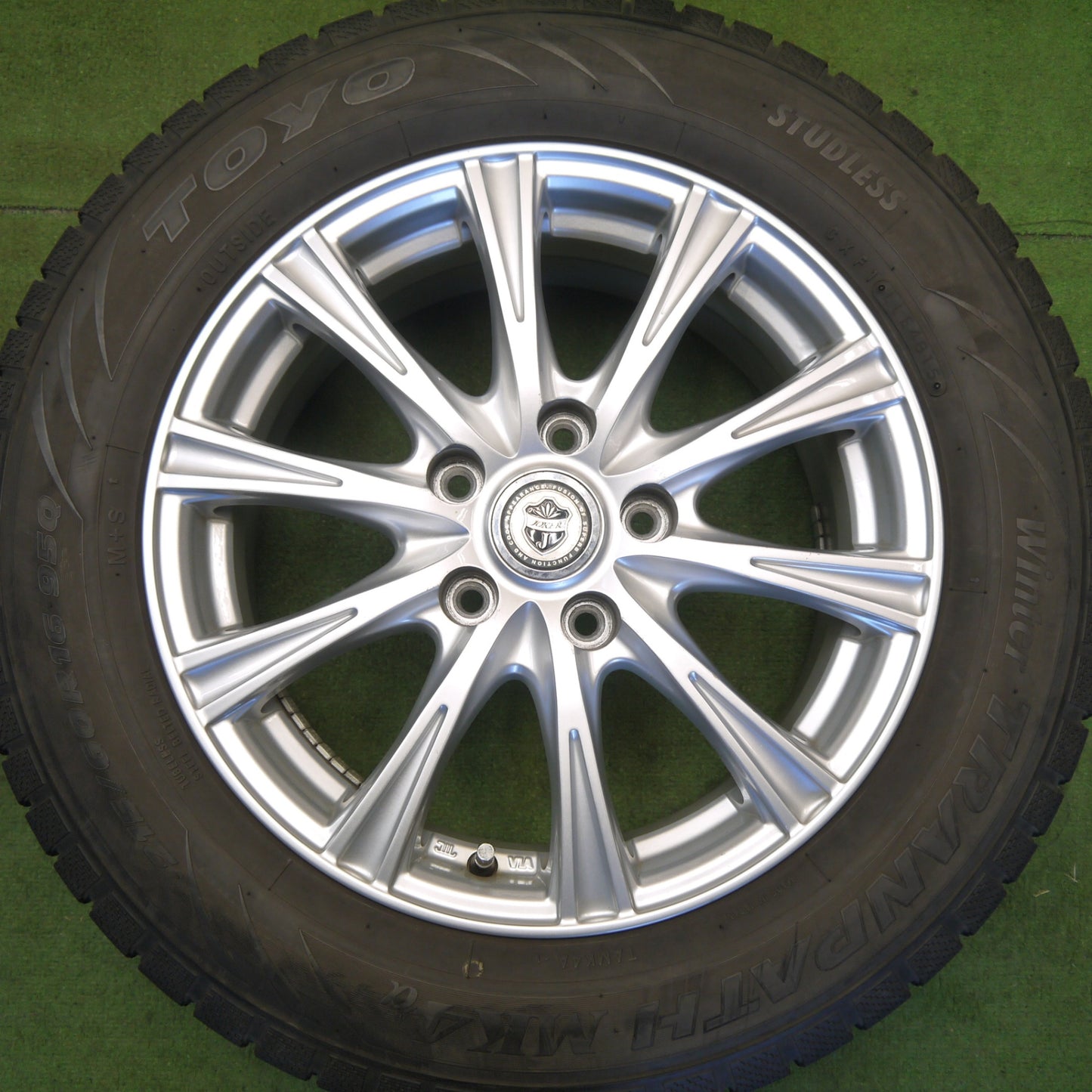 バリ溝！8.5分◎スタッドレス 215/60R16 トーヨー ウインター トランパス MK4α JOKER ジョーカー 16インチ PCD114.3/5H◎6061001Hス