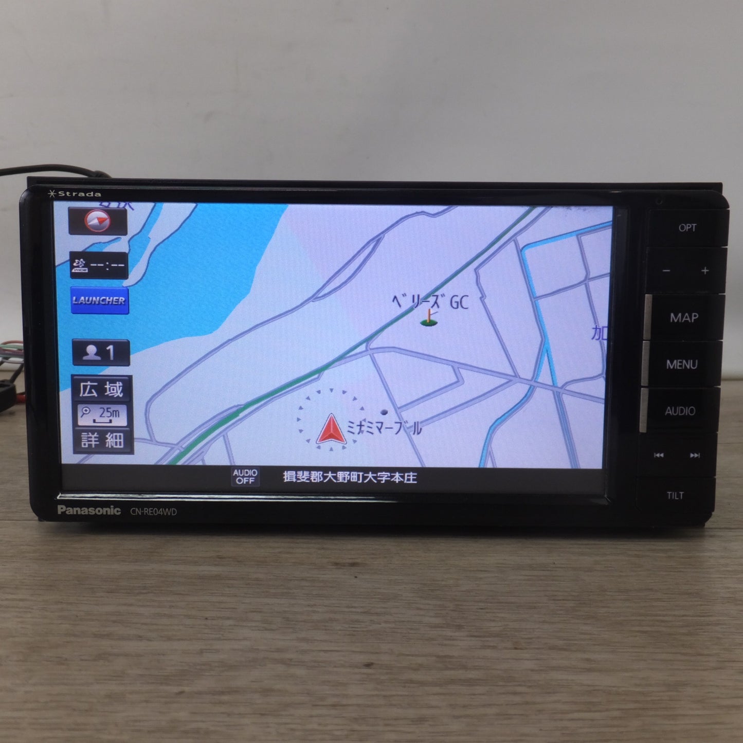 [送料無料] ★パナソニック Panasonic SDカーナビステーション Strada CN-RE04WD(44)★