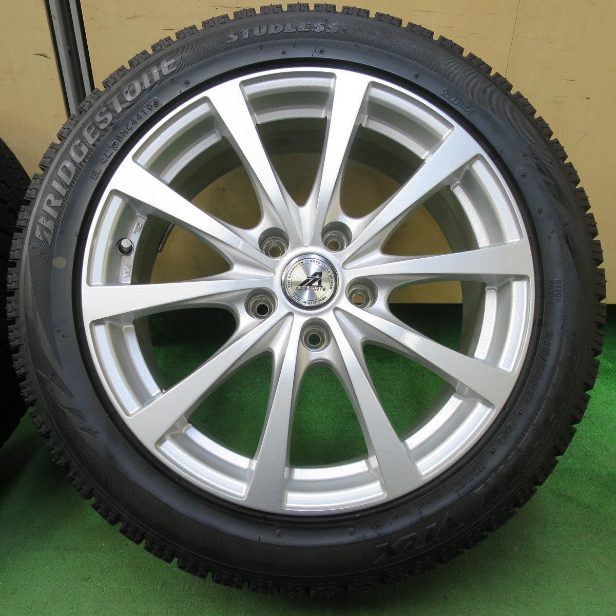 [送料無料] バリ溝！キレイ！ほぼ10分★スタッドレス 215/50R17 ブリヂストン ブリザック VRX AZ SPORTS AZスポーツ 17インチ PCD114.3/5H★5013108イス