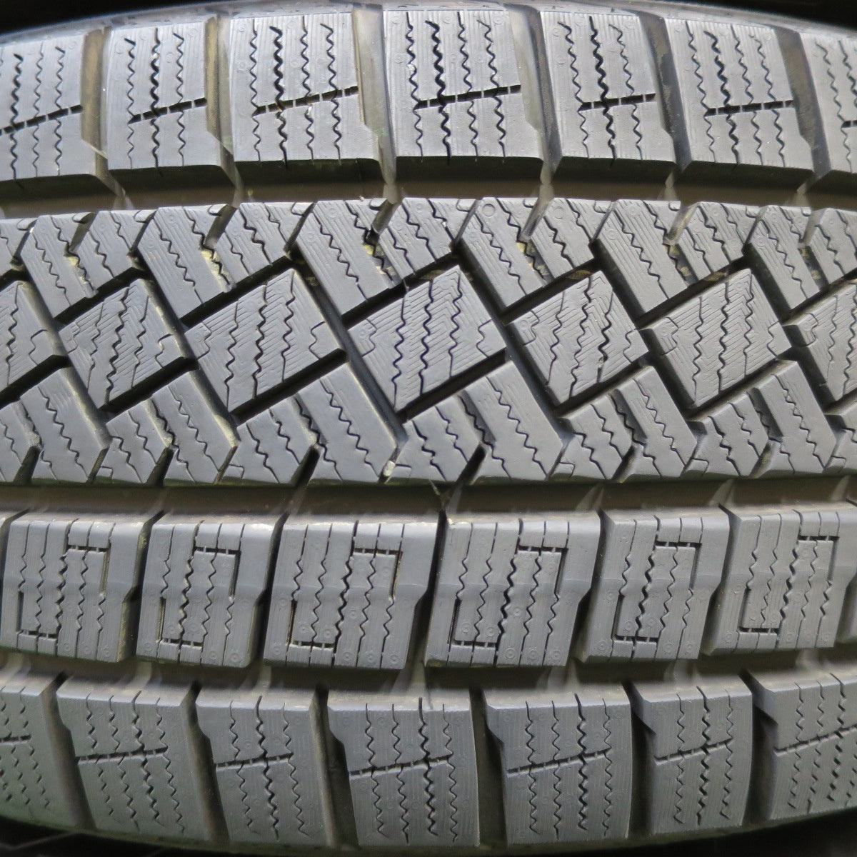 [送料無料] バリ溝！22年！キレイ！ほぼ10分★スタッドレス 195/65R15 ピレリ アイスゼロ アシンメトリコ SG-E 15インチ PCD114.3/5H★4093017イス