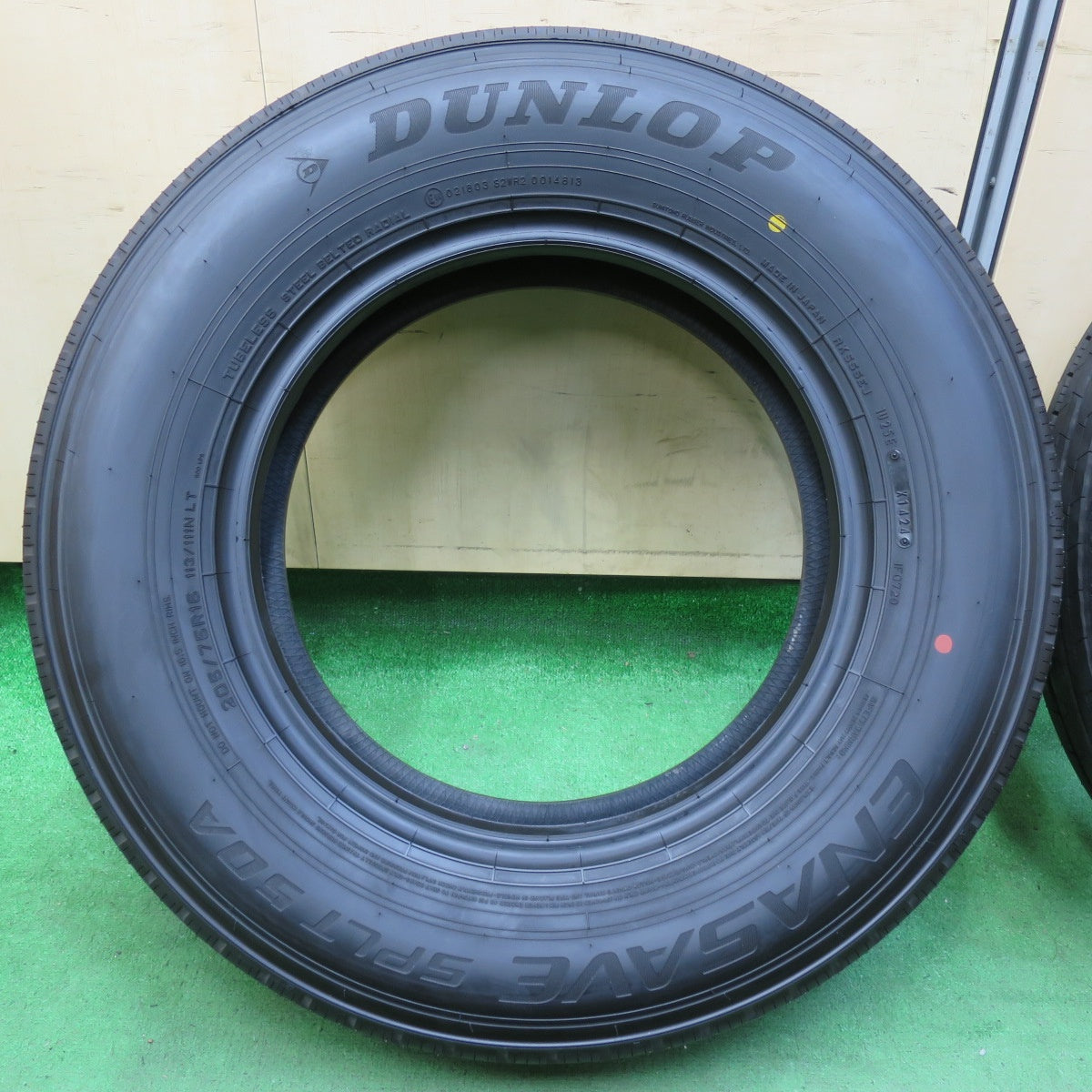 [送料無料] 新車外し！24年！ほぼ未使用★トラック タイヤ 205/75R16 113/111N ダンロップ エナセーブ SPLT50A 16インチ★4092410イノタ