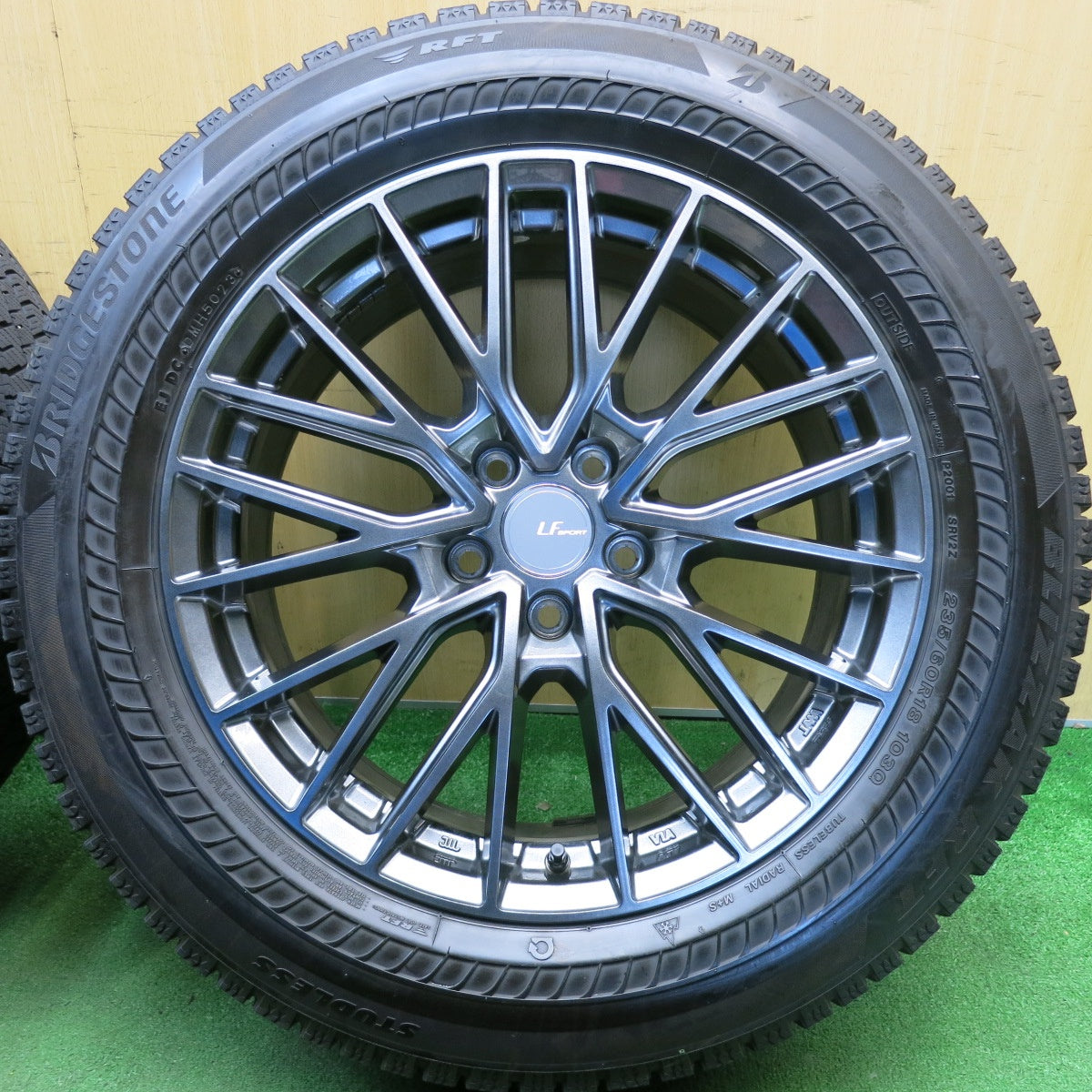 バリ溝！23年！キレイ！9分★スタッドレス 235/60R18 ブリヂストン ブリザック RFT LF SPORT 阿部商会 LFスポーツ 18インチ PCD114.3/5H★6050601HAス