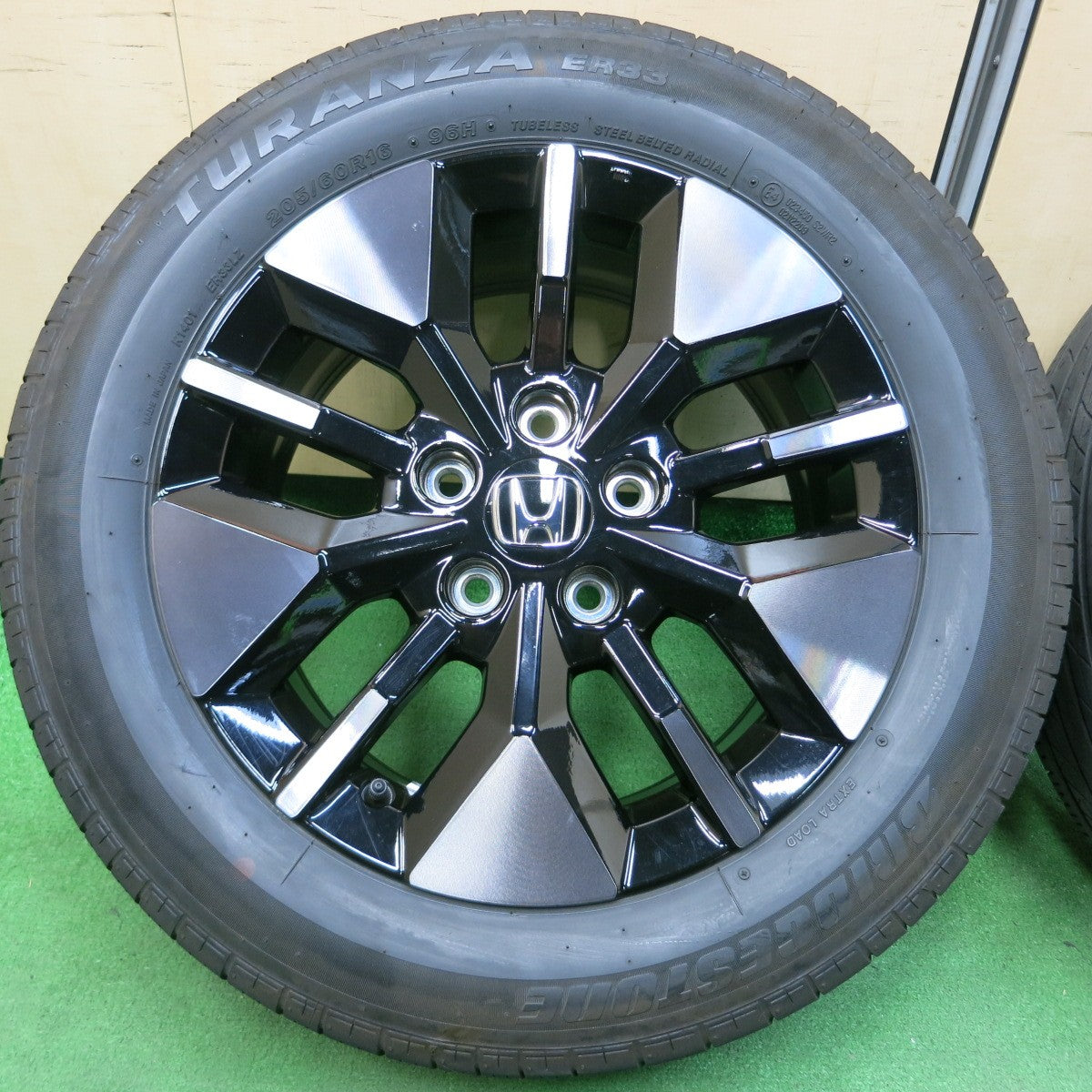 *送料無料* バリ溝！22年！キレイ！9.5分★ホンダ ステップワゴン スパーダ 純正 205/60R16 ブリヂストン トランザ ER33 16インチ PCD114.3/5H★4041109イノ