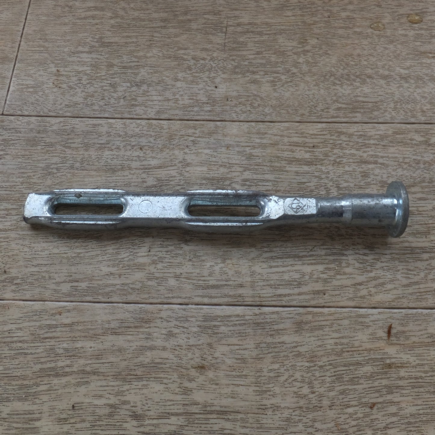 [送料無料] 岐阜発★くさび式 フォームタイ 2穴　約 250個 セット　長さ 約 16cm　メーカー 不明　ホームタイ ホンタイ★