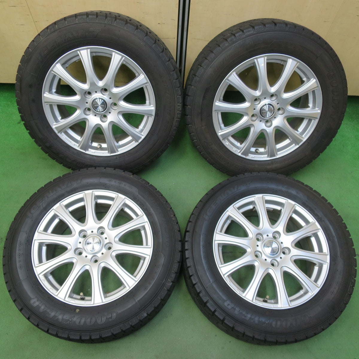 バリ溝！22年！9.5分★スタッドレス 215/60R16 グッドイヤー アイスナビ7 LAUFBAHNⅡ ラウフバーン2 16インチ PCD114.3/5H★5100602イス