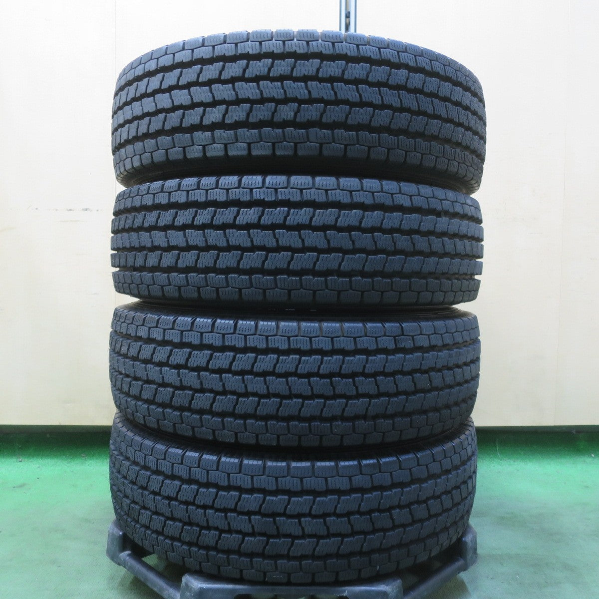 バリ溝！22年！9.5分以上★スタッドレス 195/70R15 106/104L 12PR ヨコハマ アイスガード iG91 タイヤ 15インチ キャラバン ハイエース 等★6062403イスタ