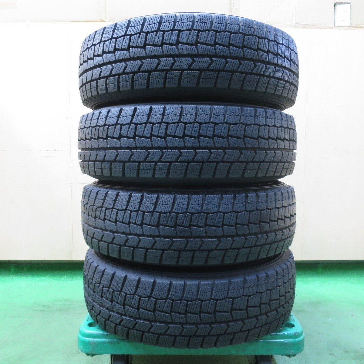 バリ溝！23年！ほぼ10分★日産 E12 ノート 純正 スチール 185/70R14 スタッドレス ダンロップ ウインターマックス WM02 14インチ PCD100/4H★5022610イス