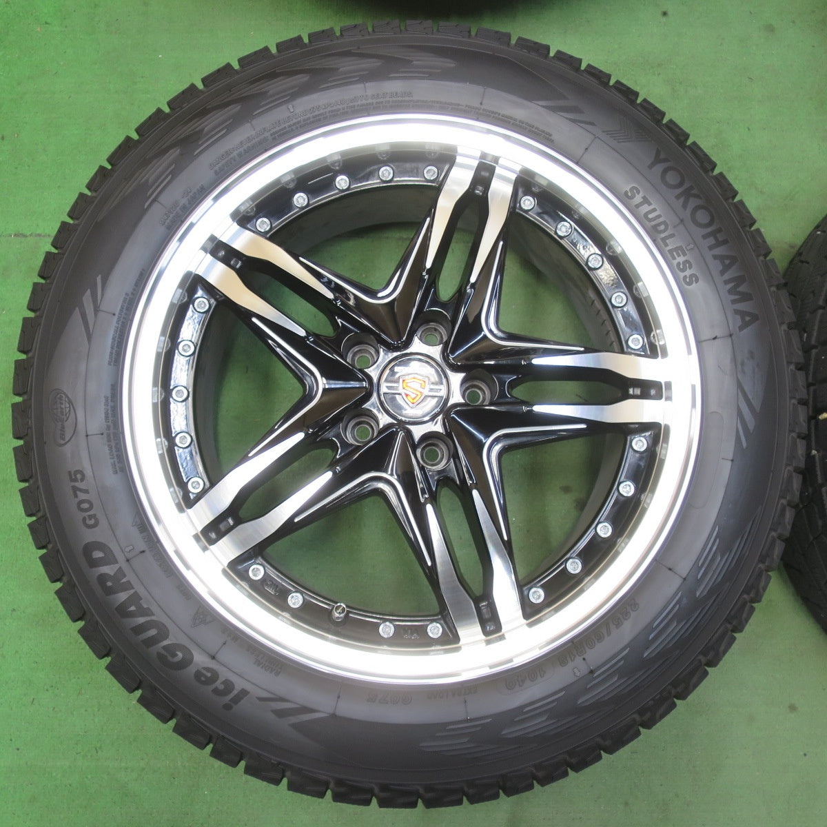 バリ溝！22年！キレイ！9.5分★STEINER AME 225/60R18 スタッドレス ヨコハマ アイスガード G075 シュタイナー 18インチ PCD114.3/5H★5061102イス