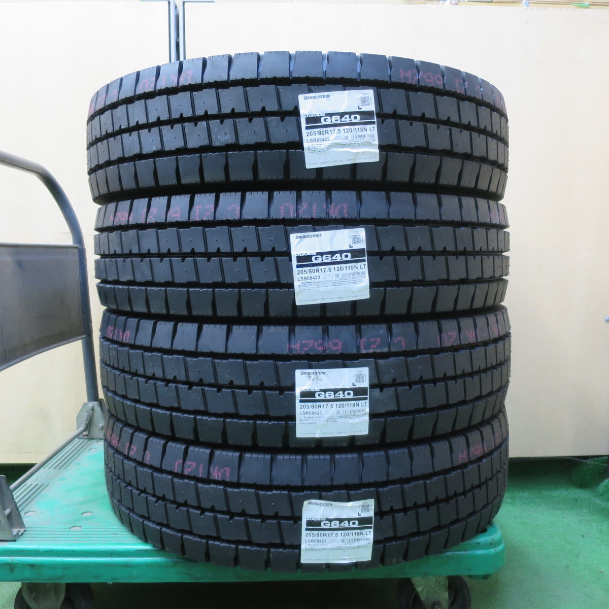 未使用！25年★トラック タイヤ 205/80R17.5 120/118N ブリヂストン デュラビス G640 DURAVIS 17.5インチ★5063006イノタ