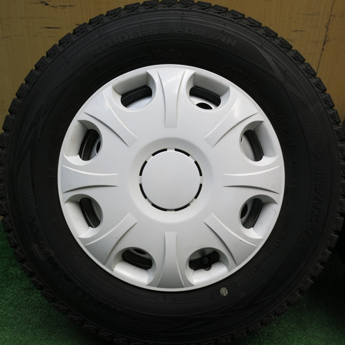 バリ溝！9.5分★スタッドレス 145R12 6PR ダンロップ ウインターマックス SV01 スチール ホイール キャップ 付き 12インチ PCD100/4H★6041206HAス