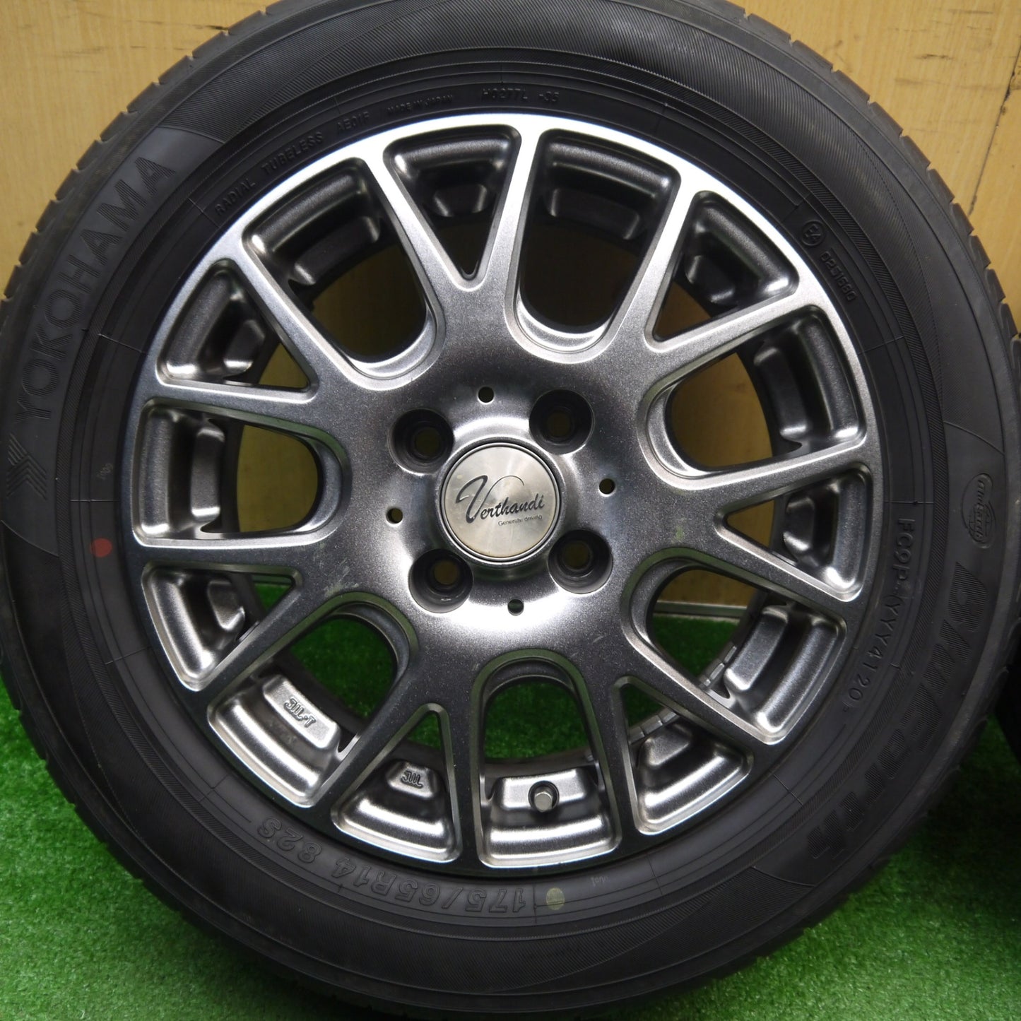 4本価格★175/65R14 ヨコハマ ブルーアース AE01F Verthandi ヴェルザンディ ヴェルサンディ 14インチ PCD100/4H★5121601Hノ