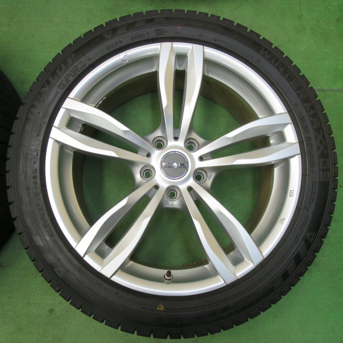 [送料無料] バリ溝！キレイ！8.5分★テスラ レクサス 等 MAK LUFT 245/45R19 スタッドレス ダンロップ ウインターマックス 03 19インチ ルフト PCD120/5H★5012806イス