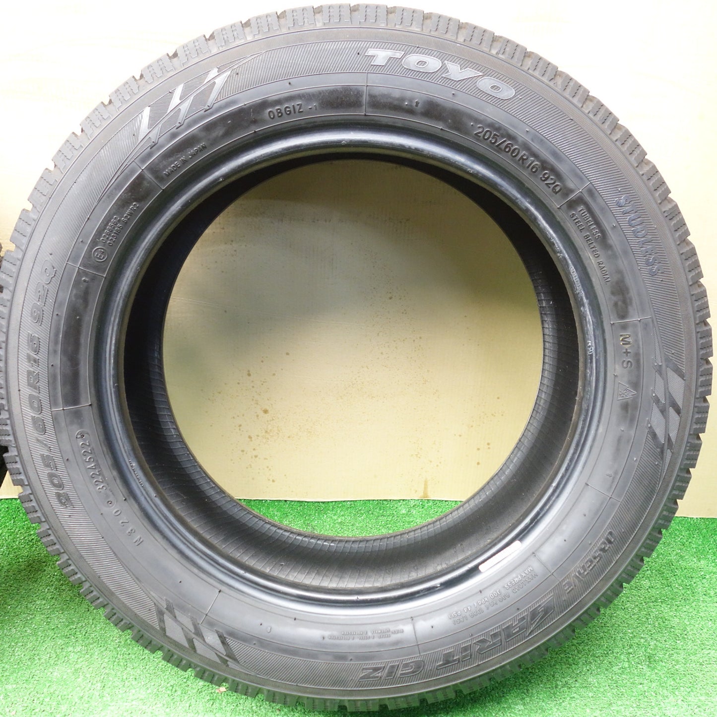 バリ溝！22年！9.5分★スタッドレス 205/60R16 トーヨー オブザーブ ガリット GIZ タイヤ 16インチ ノア ヴォクシー エスクァイア 等★5122003KTスタ