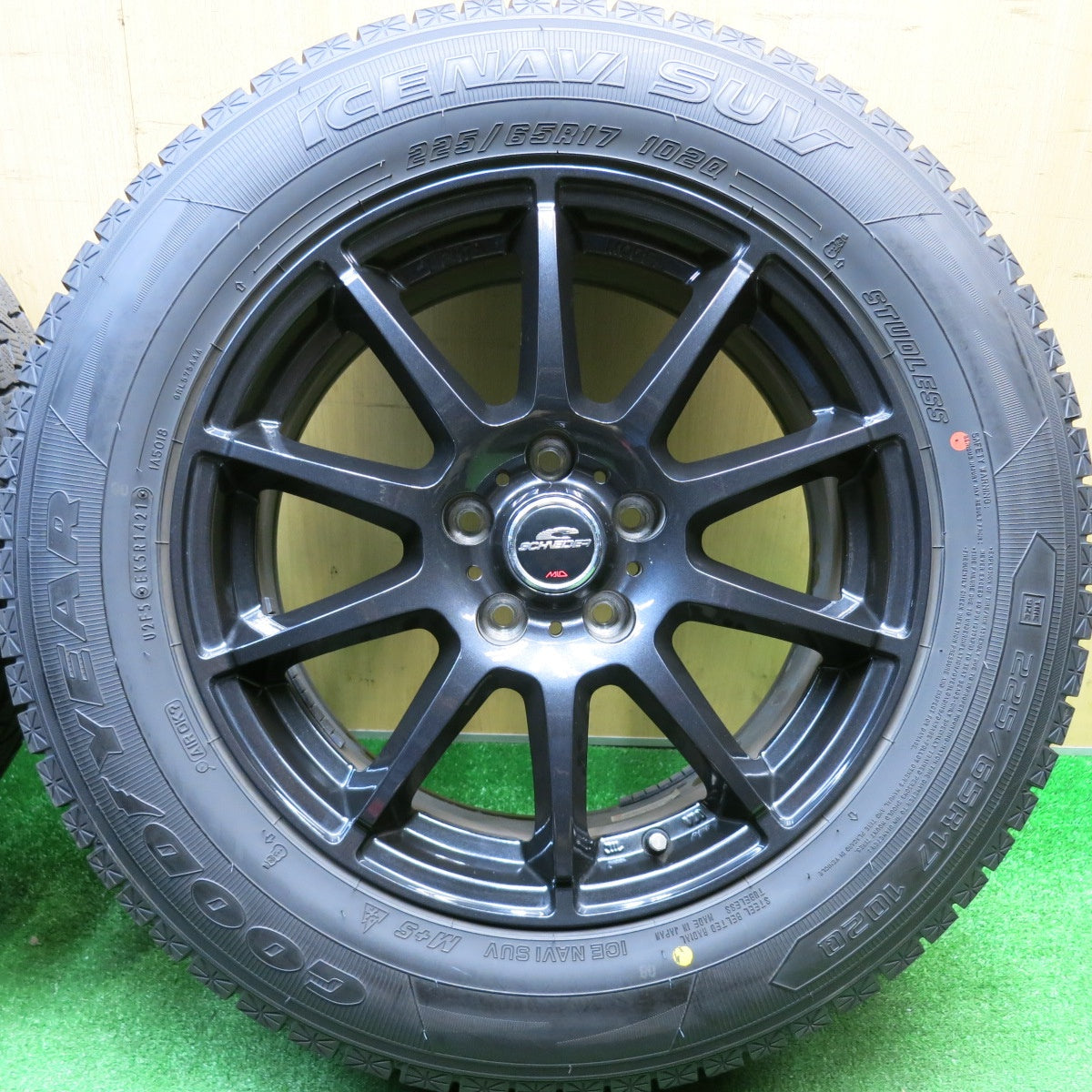 バリ溝！21年！キレイ！9.5分以上★スタッドレス 225/65R17 グッドイヤー アイスナビ SUV SCHNEIDER MiD シュナイダー 17インチ PCD114.3/5H★5121414HAス