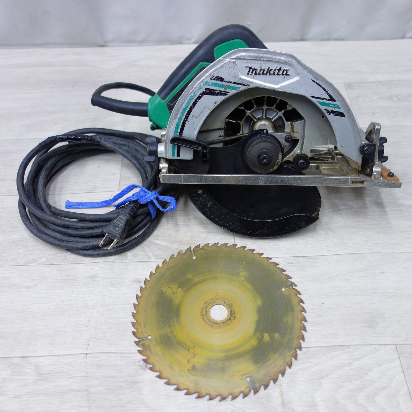 [送料無料] ◆マキタ 190mm 電気 マルノコ 100V M585 丸のこ 丸鋸 丸ノコ 木工 切断機 電動 工具◆