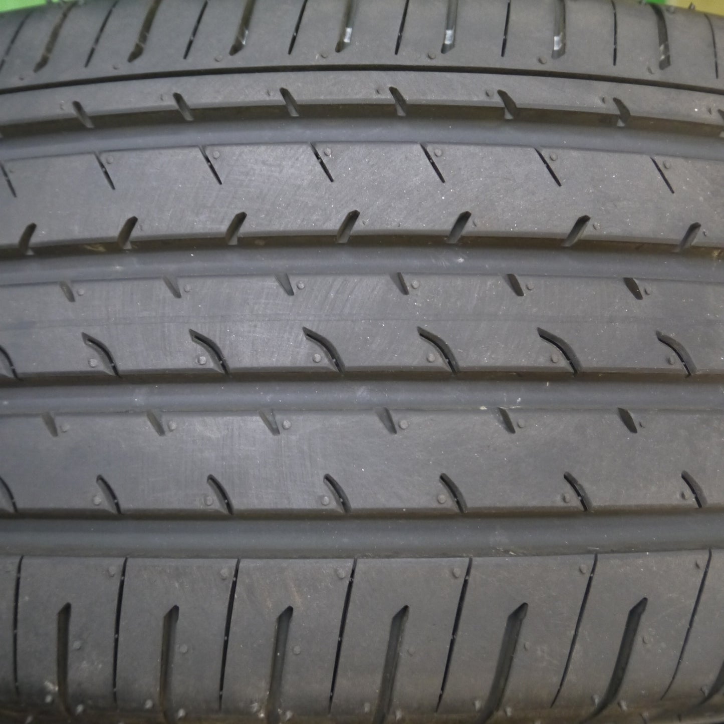 [送料無料] ほぼ新車外し！24年★225/65R17 ヨコハマ アドバン V03 タイヤ 17インチ アルファード ヴェルファイア ハリアー RAV4 等★5010604Hノタ