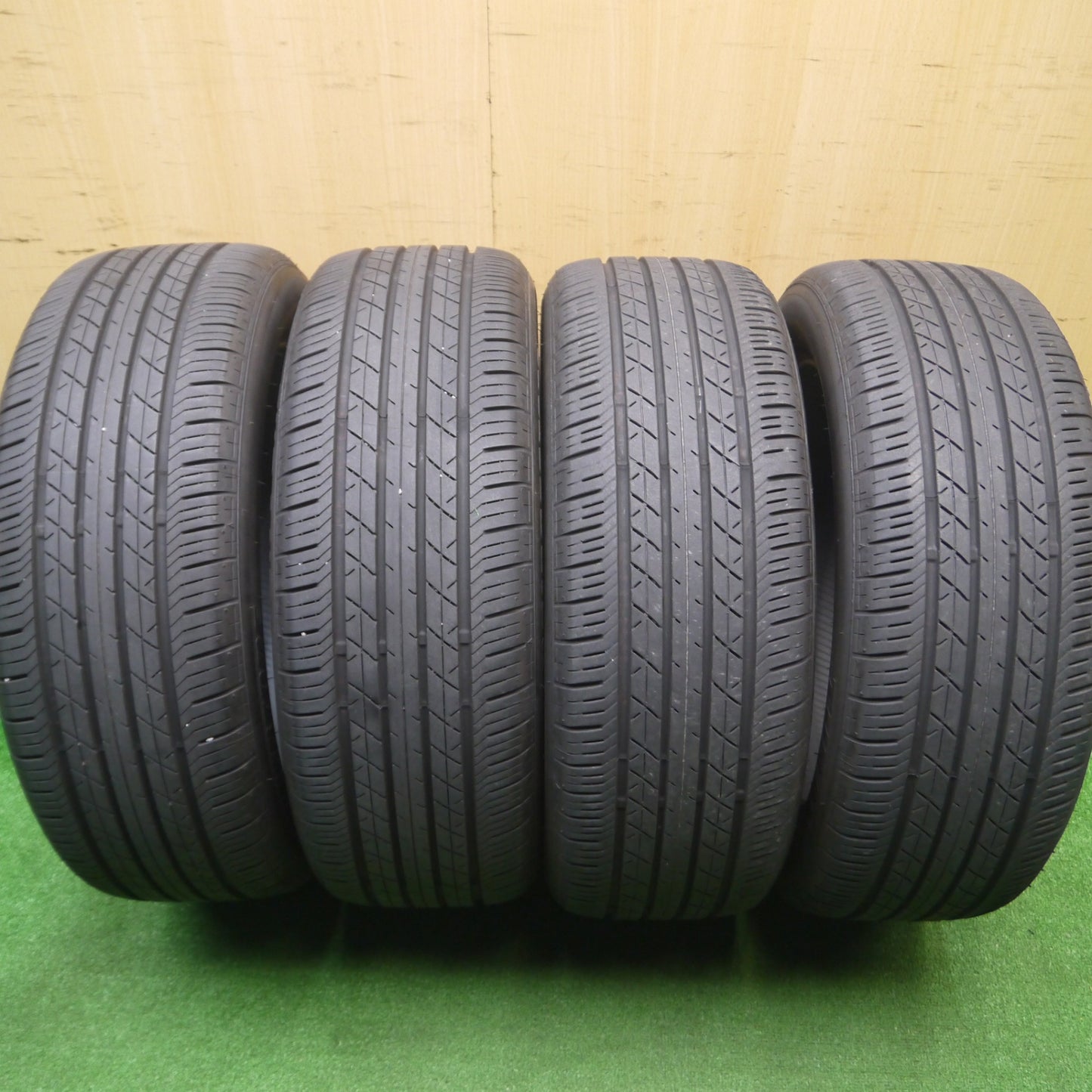 [送料無料] バリ溝！24年！9.5分★205/55R17 ブリヂストン トランザ ER33 タイヤ 17インチ ノア ヴォクシー ステップワゴン 等★4102904Hノタ