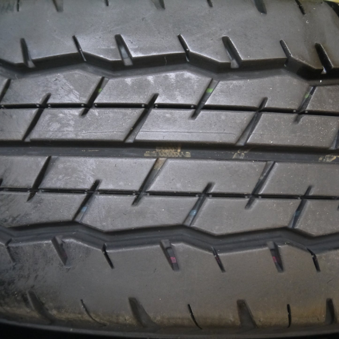 [送料無料] バリ溝！23年！キレイ！9.5分★トヨタ 200系 ハイエース 純正 スチール 195/80R15 107/105N ダンロップ SP175N 15インチ PCD139.7/6H★5012904Hノ