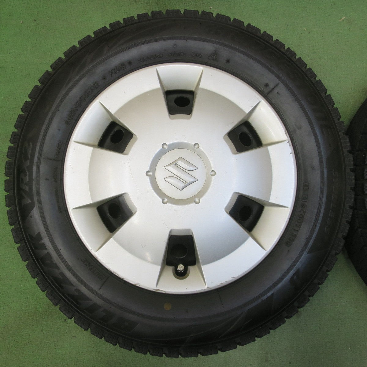 バリ溝！23年！8.5分★スズキ ワゴンR 純正 スチール 145/80R13 スタッドレス ブリヂストン ブリザック VRX2 13インチ PCD100/4H★6043018イス