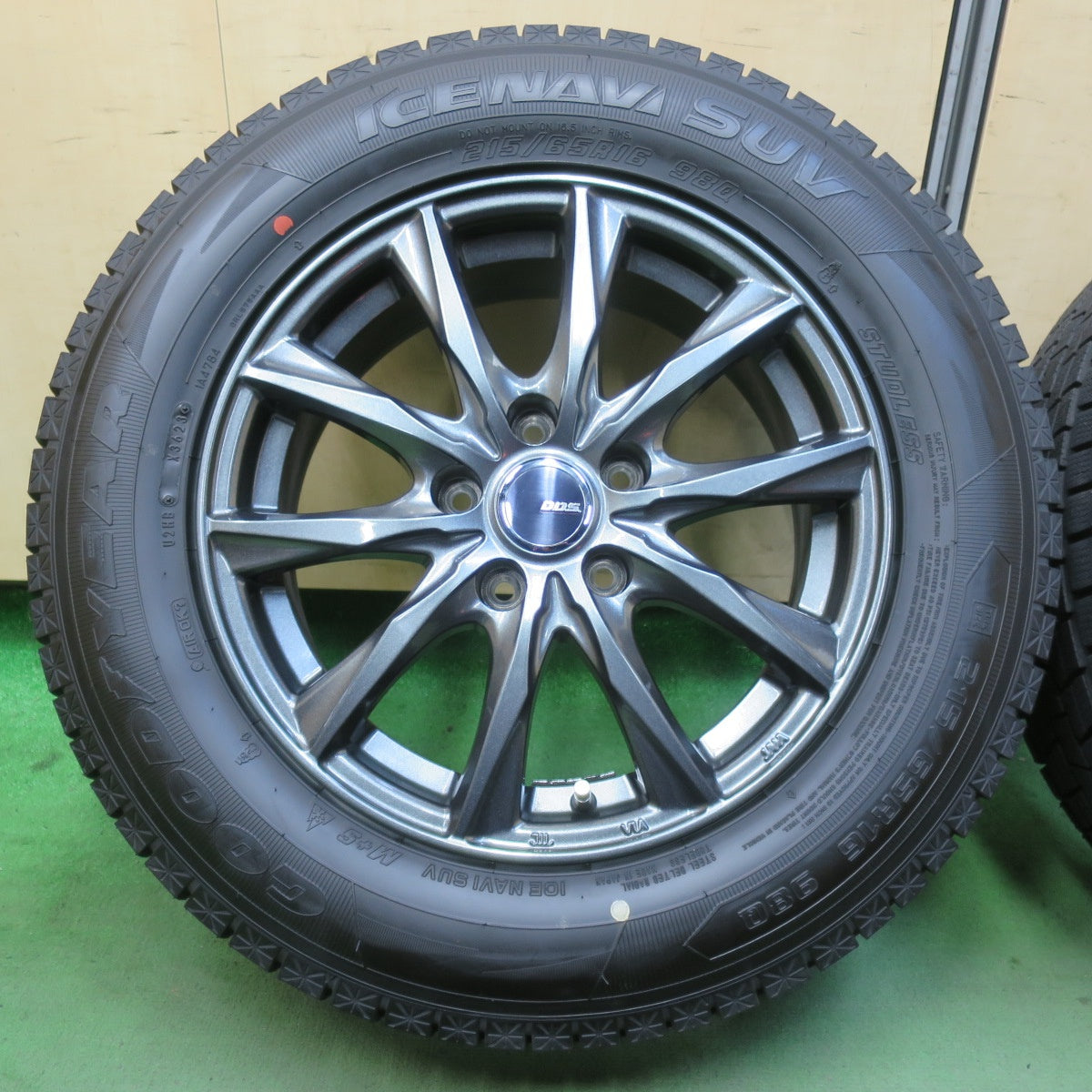 超バリ溝！23年！キレイ！ほぼ10分★スタッドレス 215/65R16 グッドイヤー アイスナビ SUV D.O.S. DOS 16インチ PCD114.3/5H★5112808イス