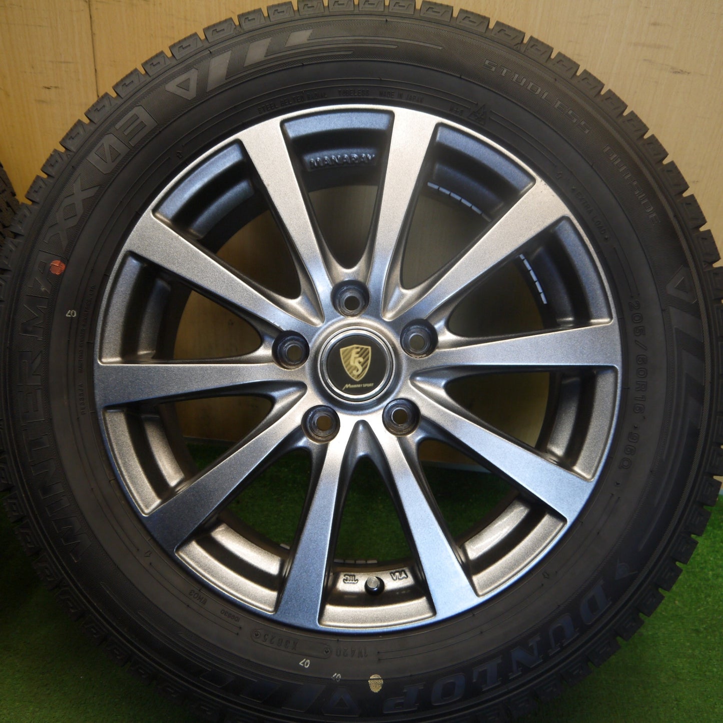 バリ溝！25年！キレイ！9.5分以上◎スタッドレス 205/60R16 ダンロップ ウインターマックス 03 MANARAY SPORT マナレイ スポーツ 16インチ PCD114.3/5H◎6081007Hス