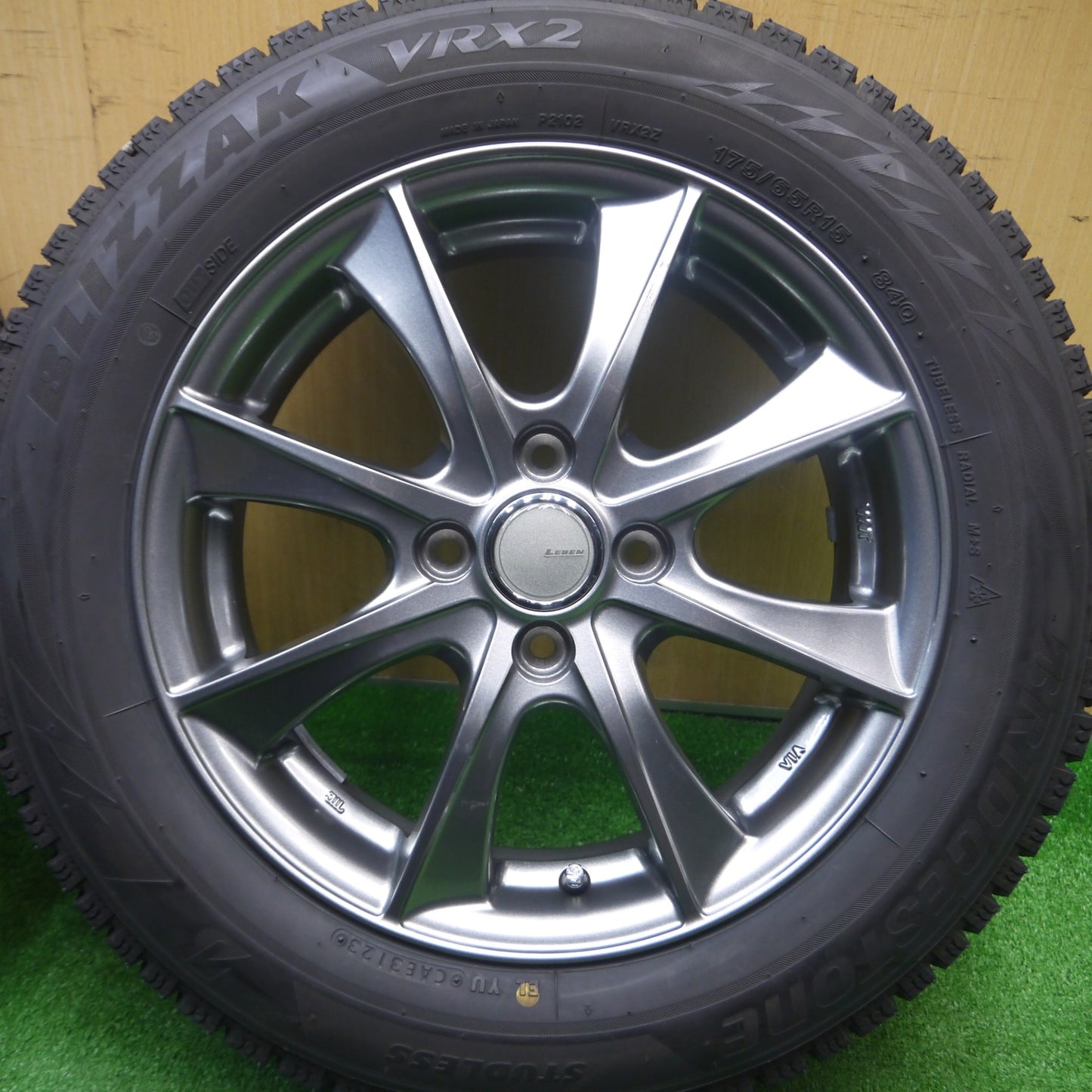 [送料無料] バリ溝！23年！キレイ！ほぼ10分★スタッドレス 175/65R15 ブリヂストン ブリザック VRX2 LEBEN レーベン 15インチ PCD100/4H★4102908Hス
