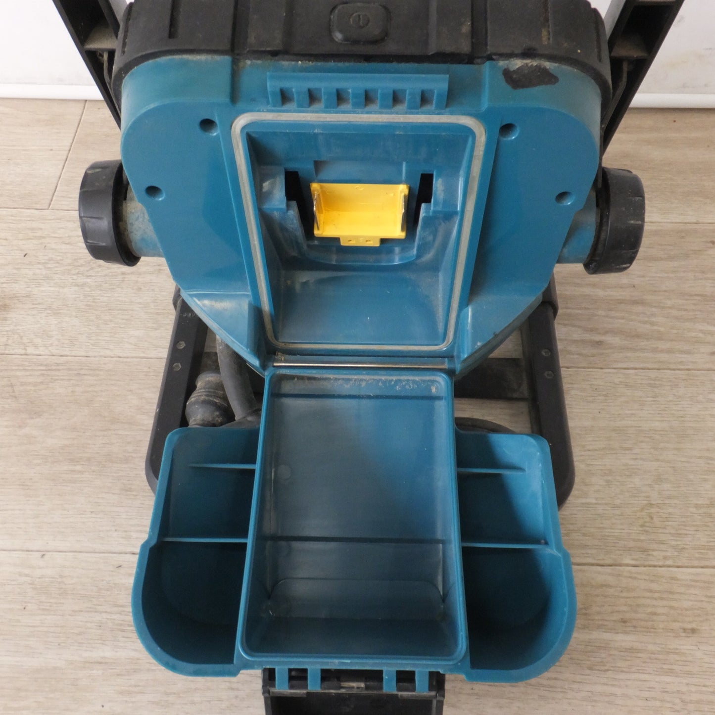 [送料無料] ★マキタ makita 充電式LEDスタンドライト ML805　バッテリなし　AC100V 50-60Hz 12W　DC14.4V18V 10W★