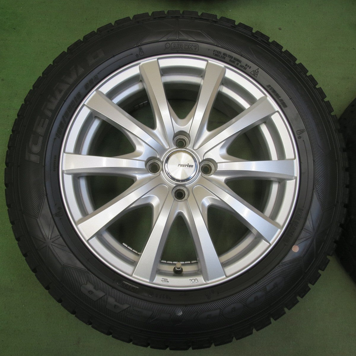 バリ溝！キレイ！8.5分◎スタッドレス 195/65R16 グッドイヤー アイスナビ6 ravrion RS01 ラブリオン 16インチ PCD100/4H◎6102012イス